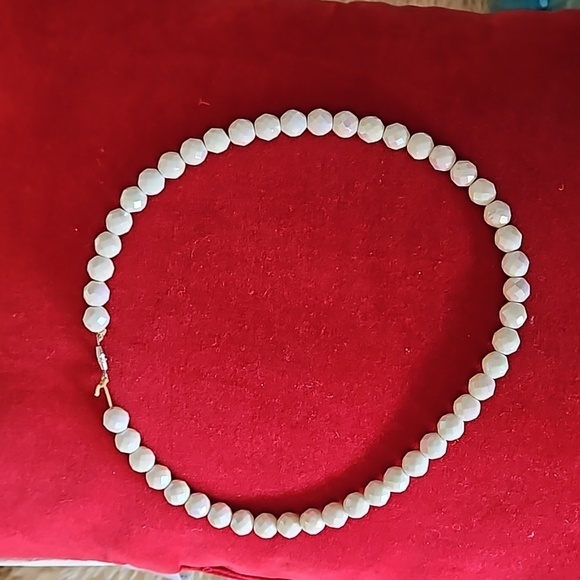 Vintage Milk Glass Iridescent Faceted 16" Necklace - Picture 4 of 8